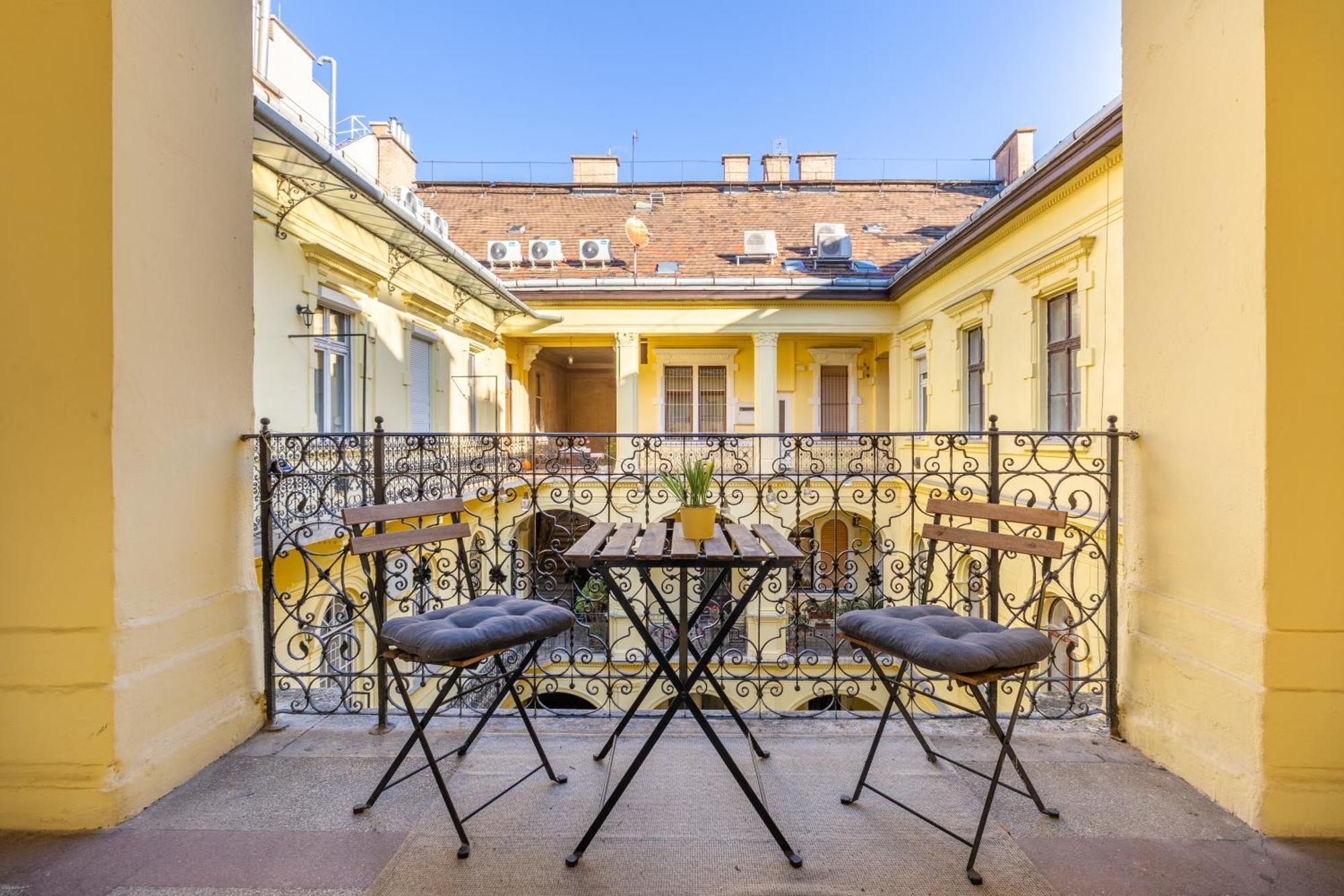 Apartment V60 Voeroesmarty Budapest